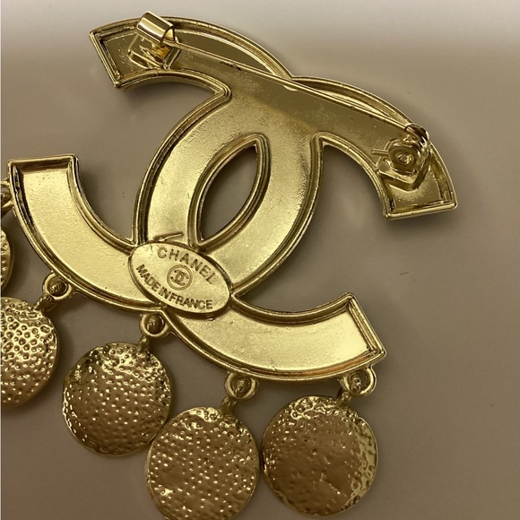CHANEL Black and Gold Iconic Charm Brooch - Picture 4 of 4